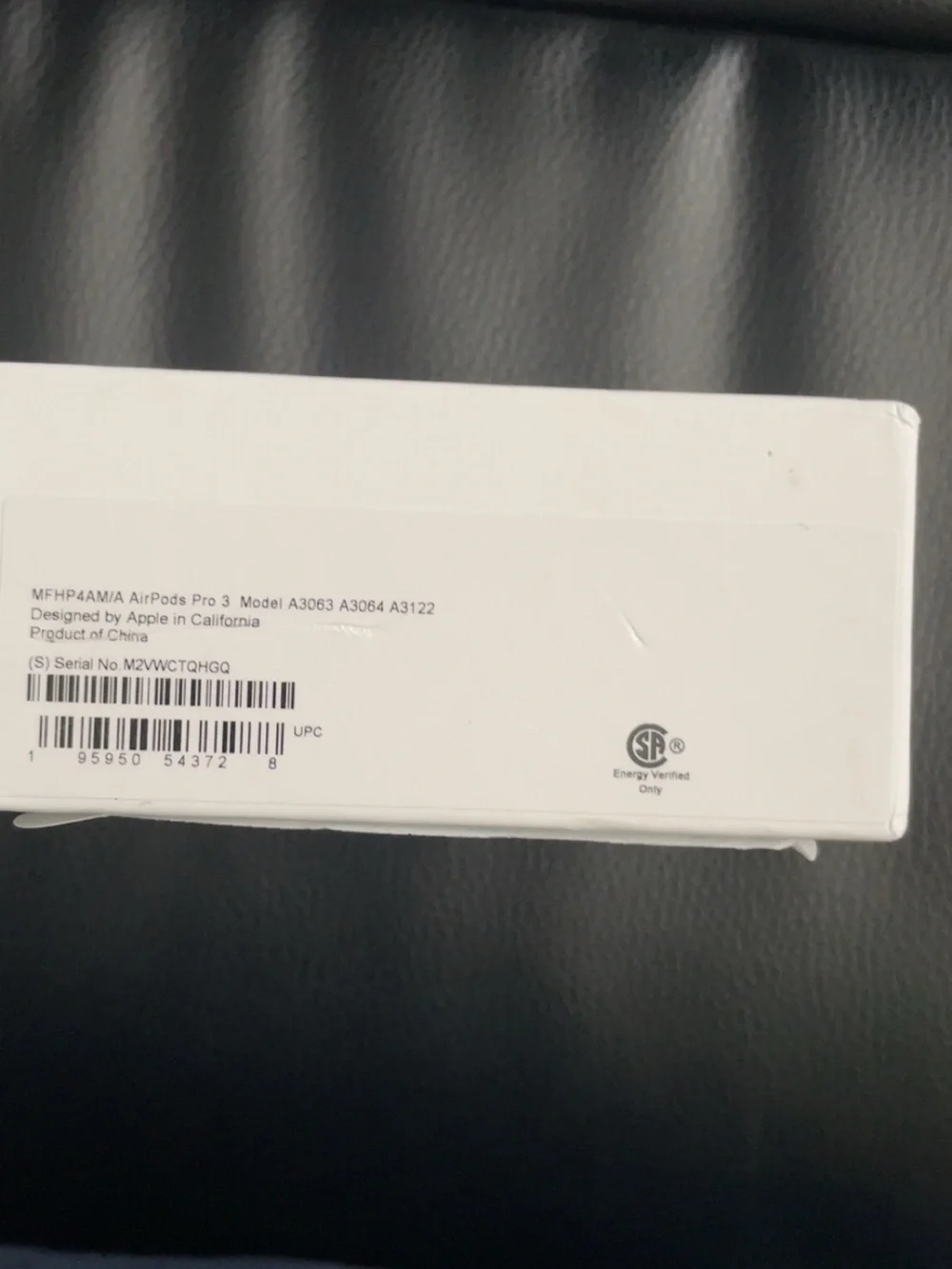 Apple AirPods Pro 3 earbuds Bluetooth connection.